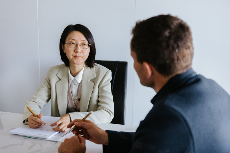 ip-dispute-lawyer Professional female solicitor with short black hair.